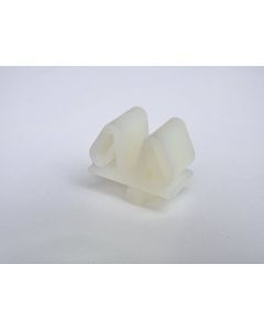 0125008335 CLIP KICKPLATE PANEL